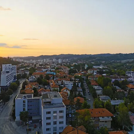 Luxury With A Stunning View, Free Parking Apartment